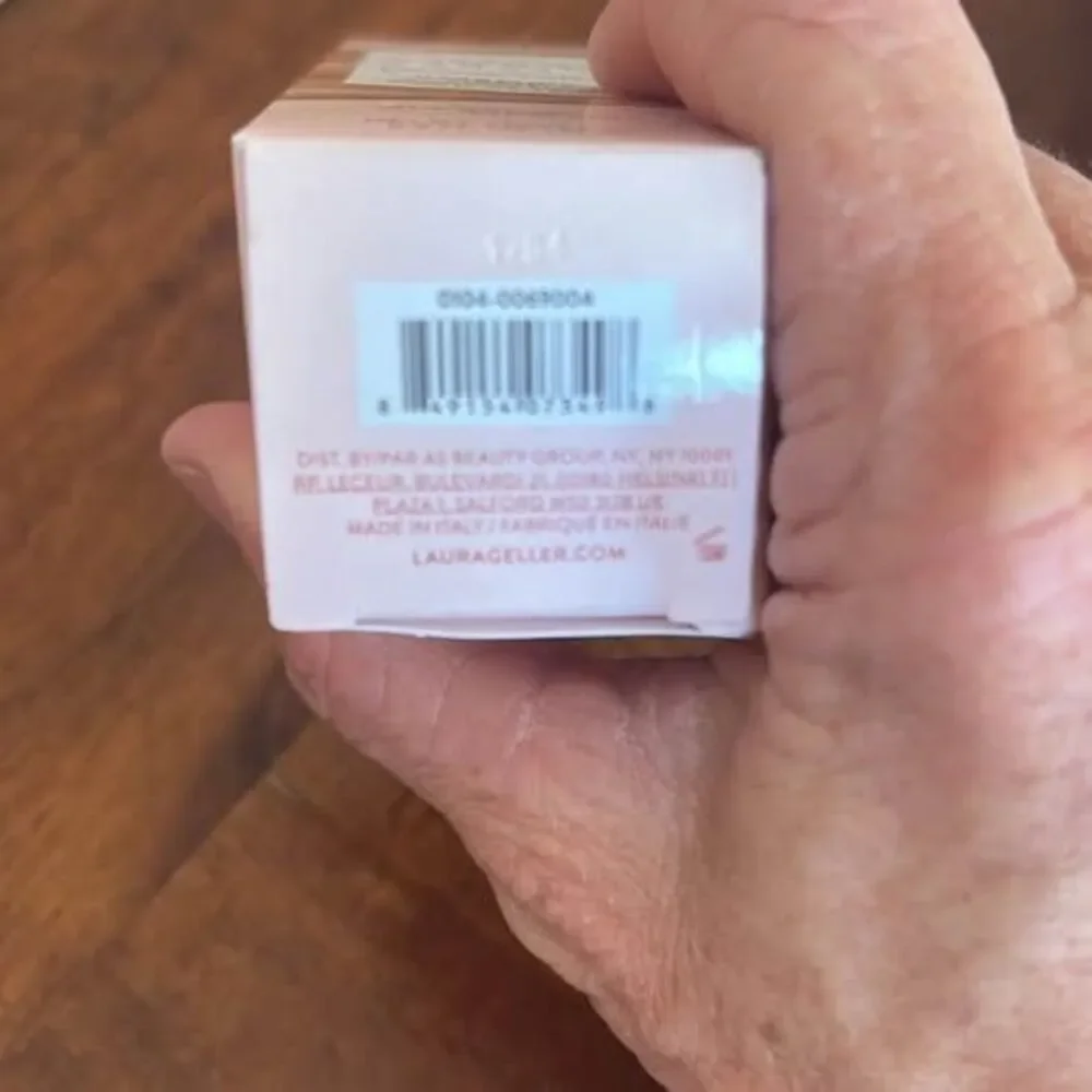 Laura Geller Balance -N-Glow Hydrating Liquid Foundation Color Medium